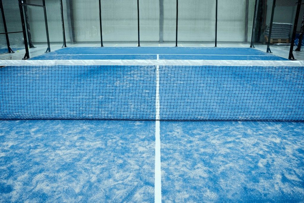 Terrain de padel avec vitres parfaitement nettoyées